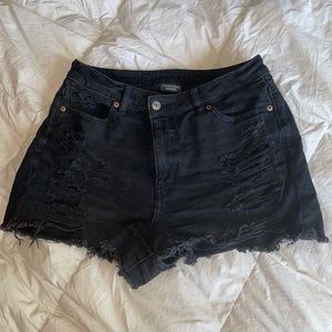 american eagle black jean shorts!